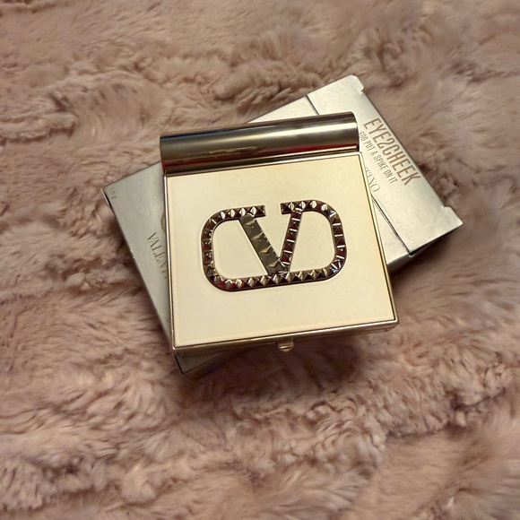Valentino Gold Stud-Embellished Compact Face Palette - Picture 2 of 10